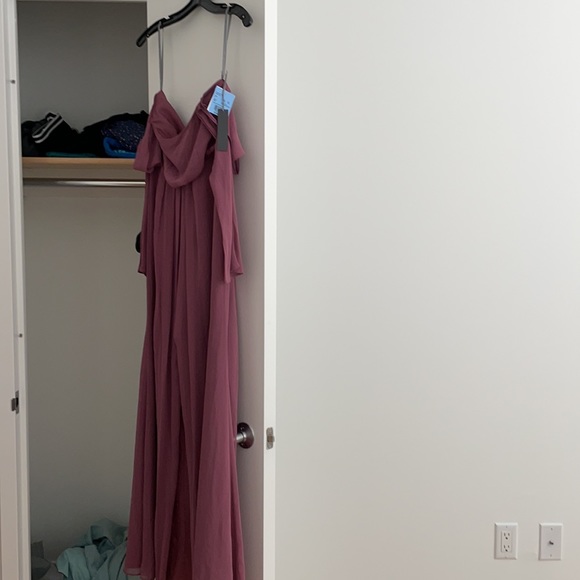 Vera Wang chiffon sleeve dress in color chianti - Picture 2 of 5